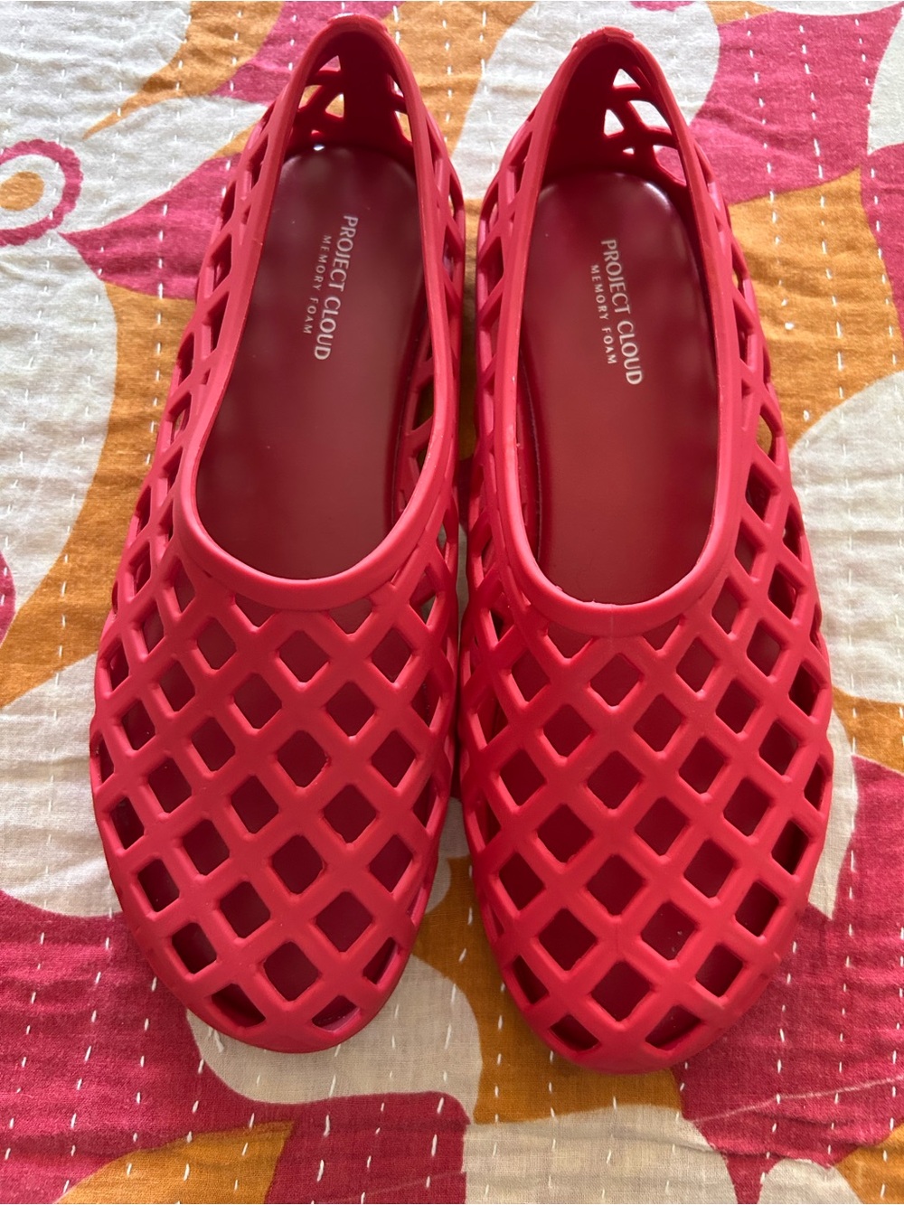Project Cloud Red Lattice Slip-On Flats/Jellies for Women
